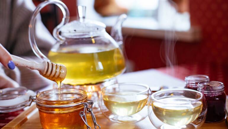 Česta konzumacija meda i čaja vodi do dugog života